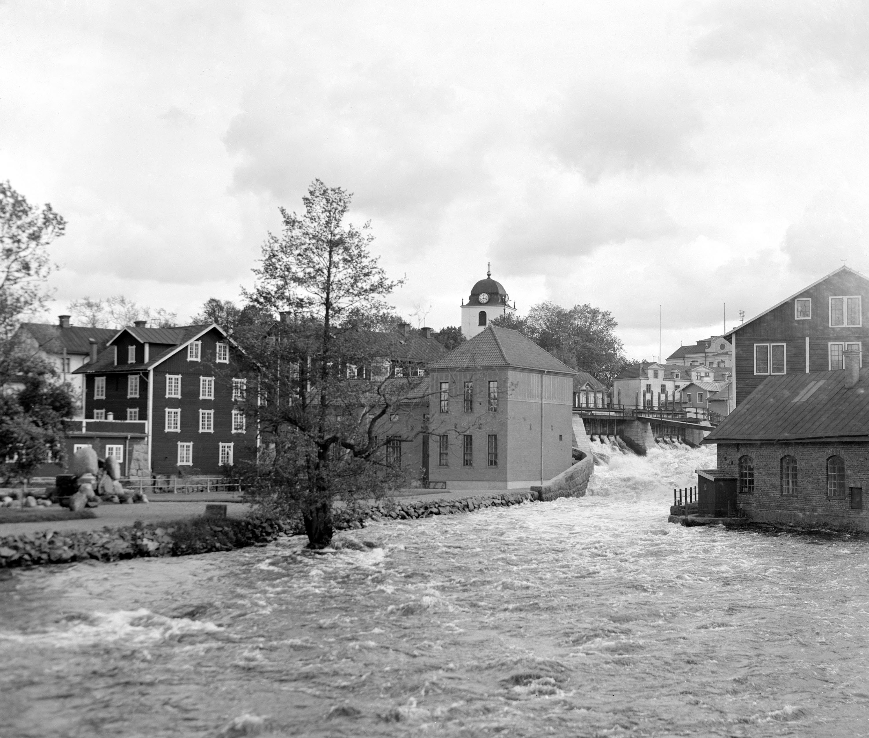 Arkivbild från tidigt 1900-tal som visar Mjölbys kraftstationer (foto)